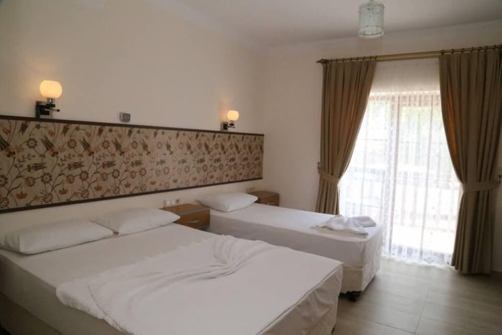 Room 6 of 22