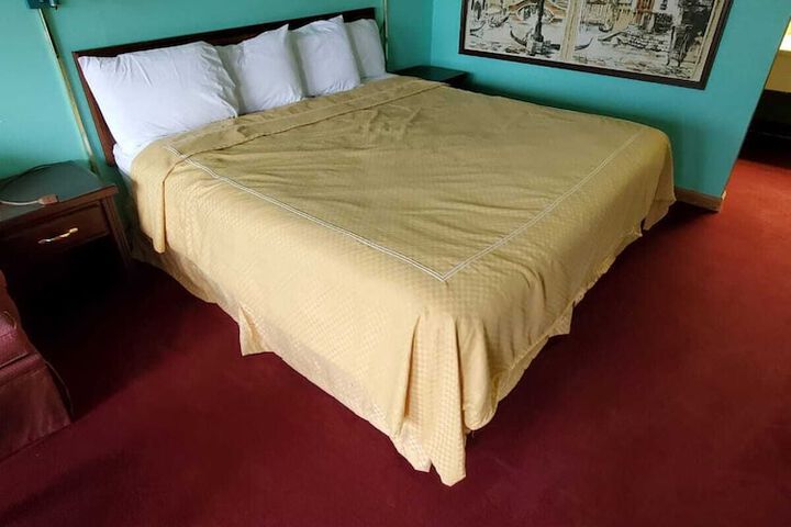 Room 7 of 35