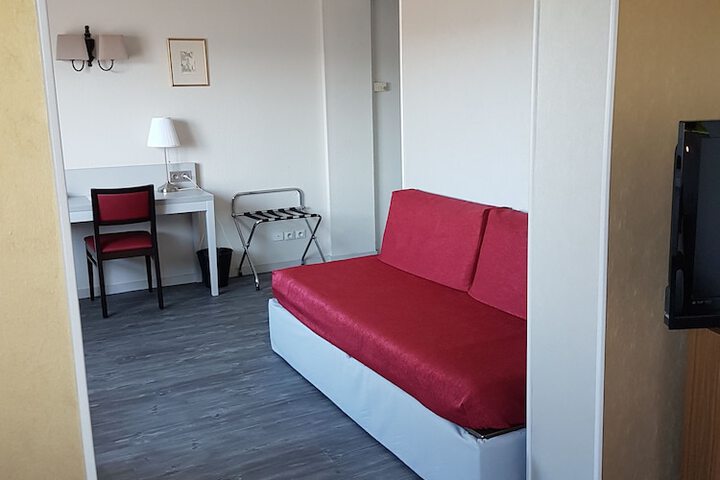Room 25 of 42