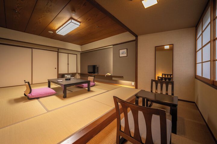 Room 4 of 40