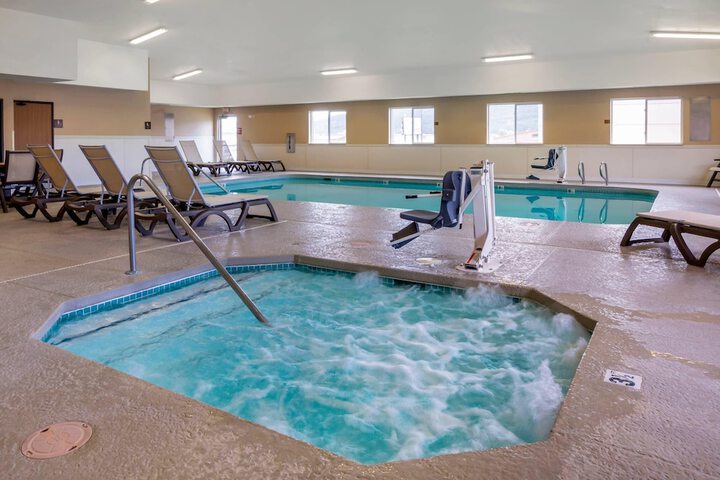 Pool 40 of 51