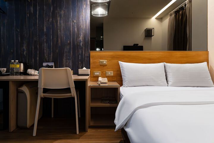 Room 5 of 34