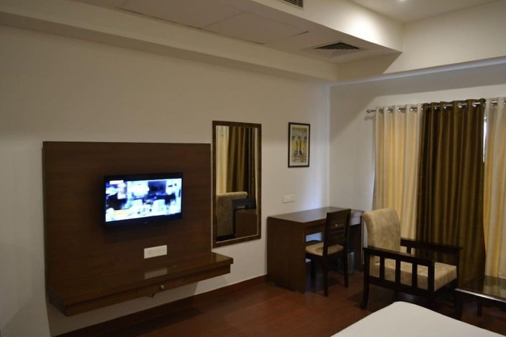 Room 4 of 19