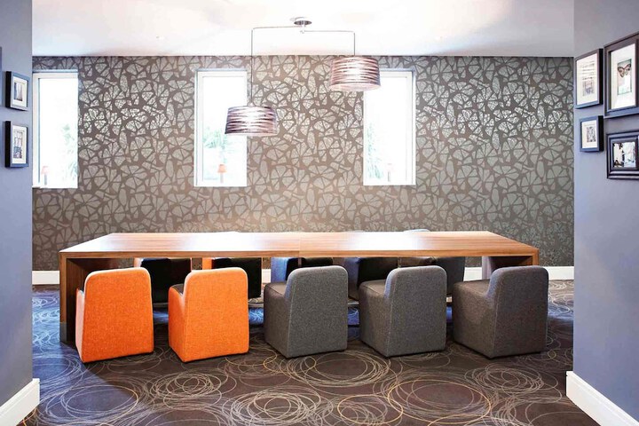 Lounge 64 of 83