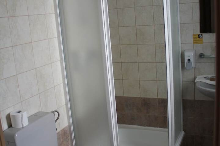 Room 32 of 47