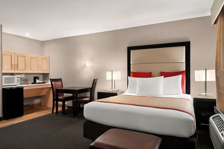 Studio Suite King Bed (5 of 16)