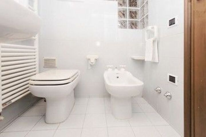 Room 4 of 20