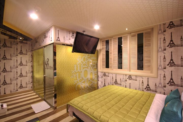 Room 77 of 156
