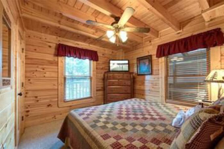 Exterior of Serenity Peak 3 Bedroom Home with Hot Tub