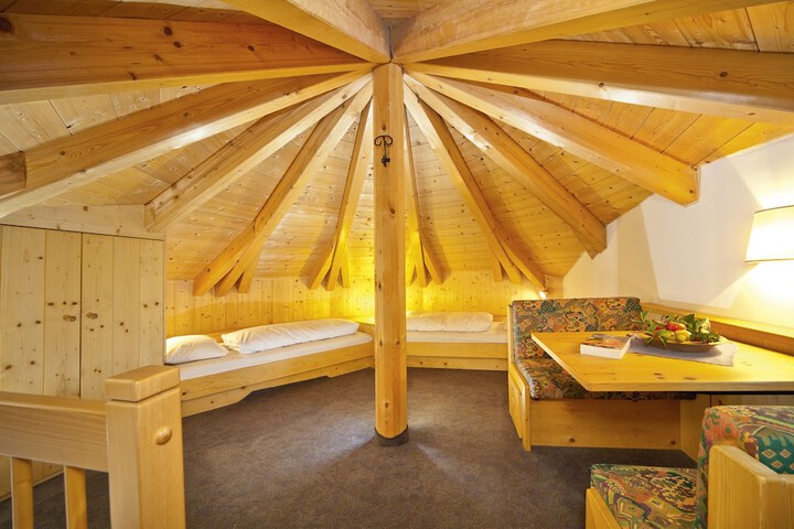 Room 3 of 44