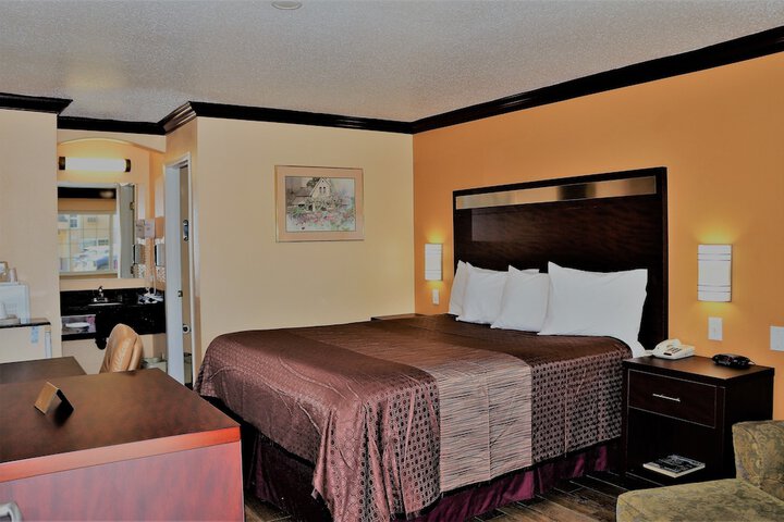 Standard Single King Bed (5 of 10)