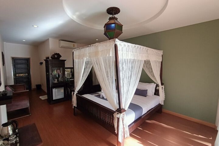 Room 25 of 144