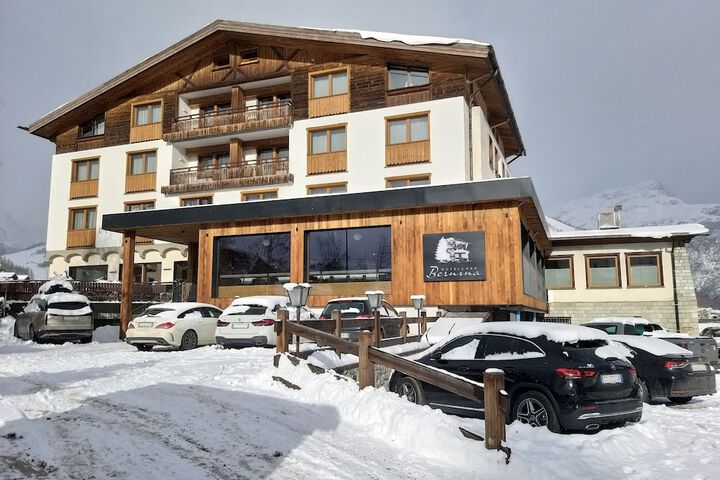 Hotel 74 of 77