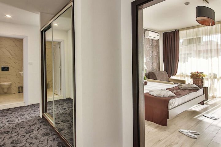 Room 72 of 318