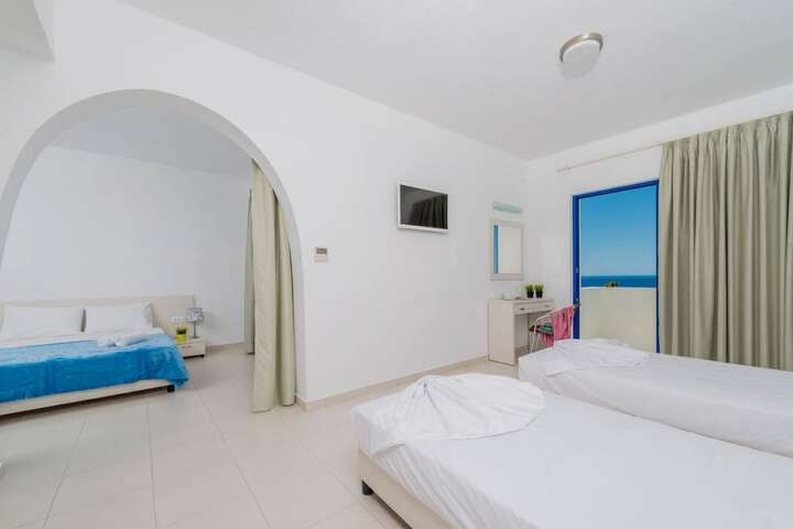Room 4 of 96