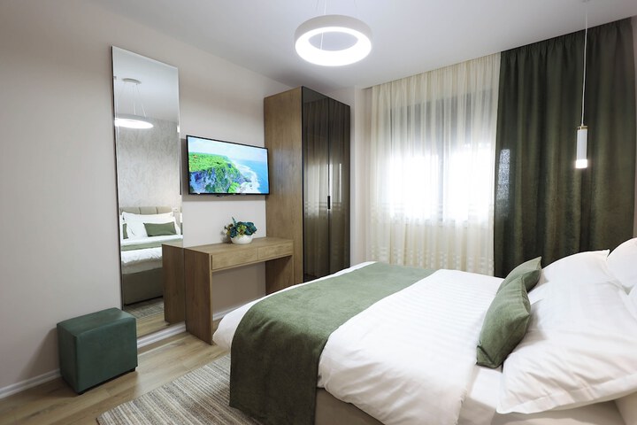 Room 28 of 169