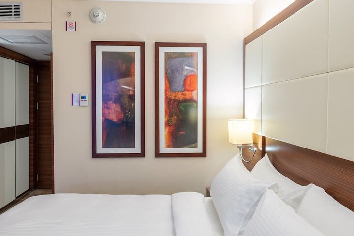Room 30 of 151