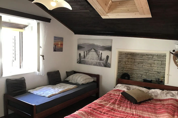 Room 4 of 19