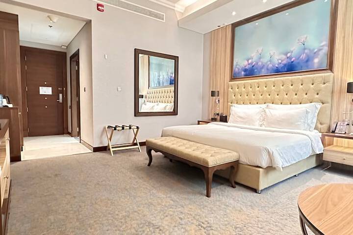 Room 33 of 79