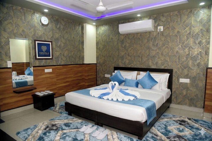 Room 14 of 16