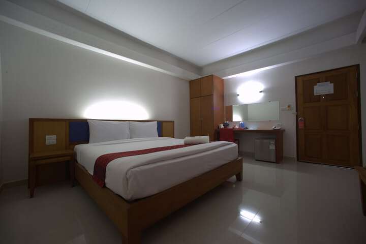 Room 11 of 39