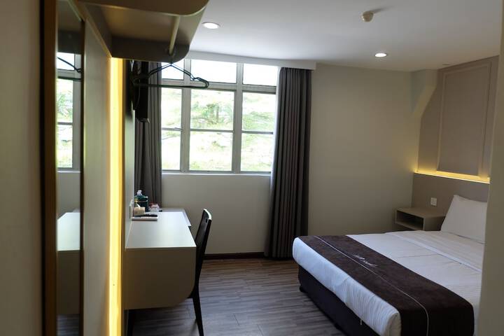 Room 10 of 36