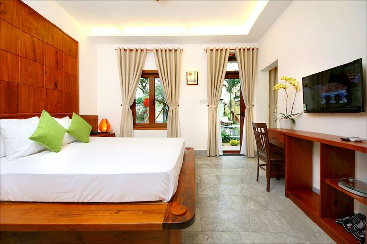 Room 3 of 180