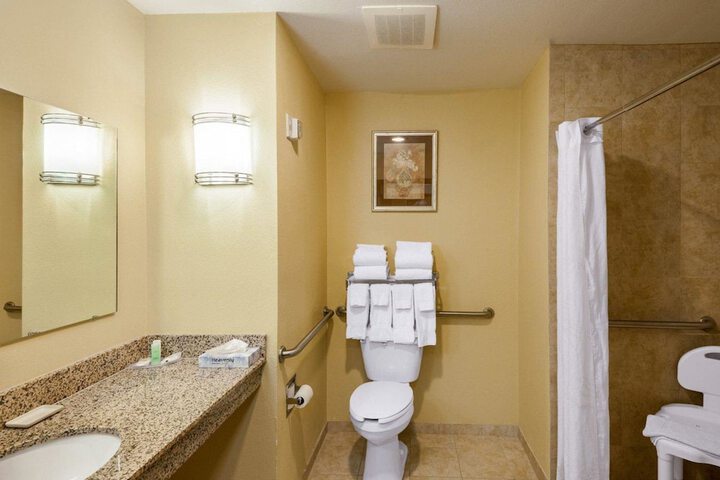 Room 21 of 40