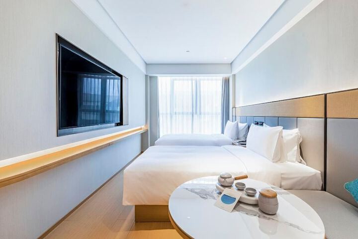 Room 2 of 32