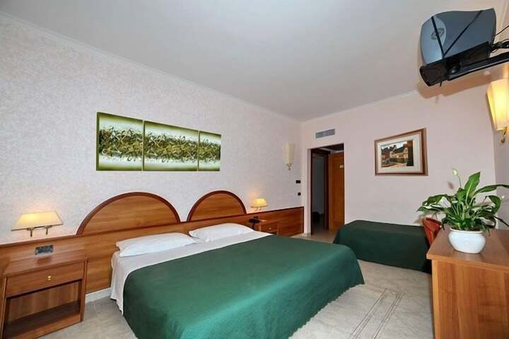 Room 10 of 19