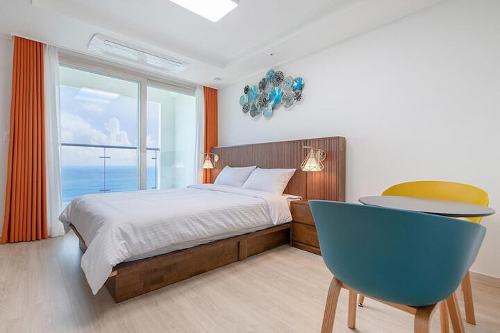 Room 340 of 640