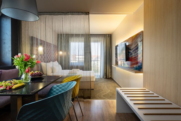 Room 18 of 135