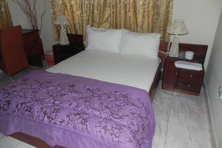 Room 8 of 25