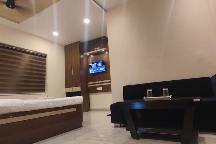 Room 4 of 7
