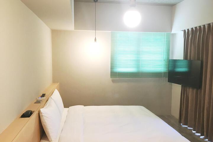 Room 8 of 9
