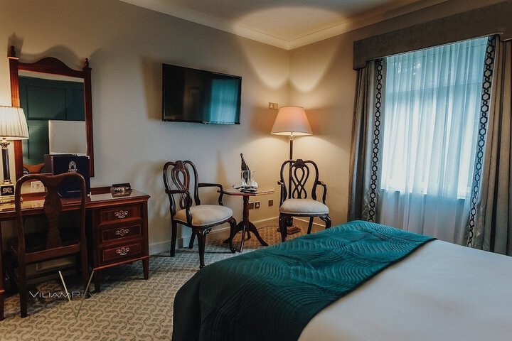 Room 10 of 34