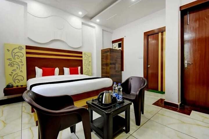 Room 2 of 10