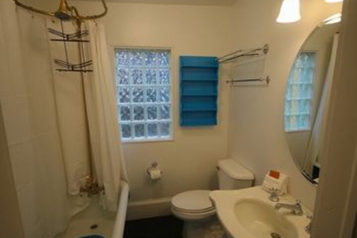 Room 9 of 120