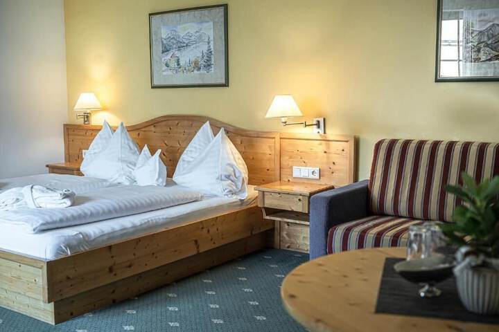 Room 2 of 95