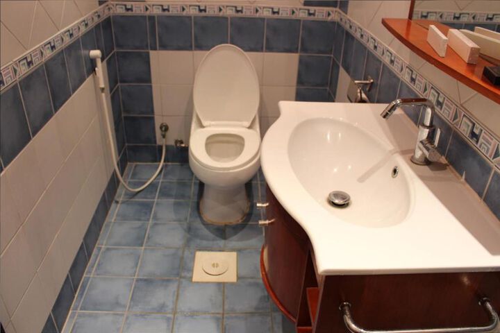 Room 2 of 10