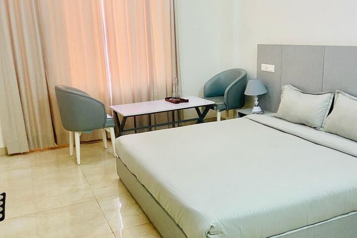 Room 8 of 14