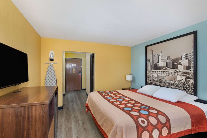 1 King Bed Mobility Accessible (12 of 19)