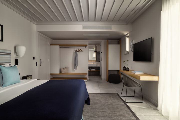 Room 34 of 100