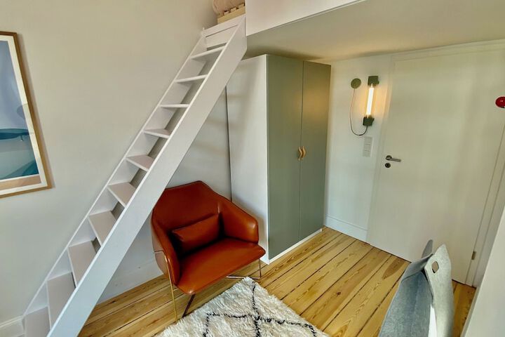 Room 11 of 28