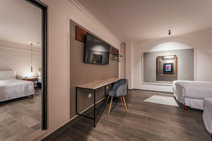 Room 40 of 70