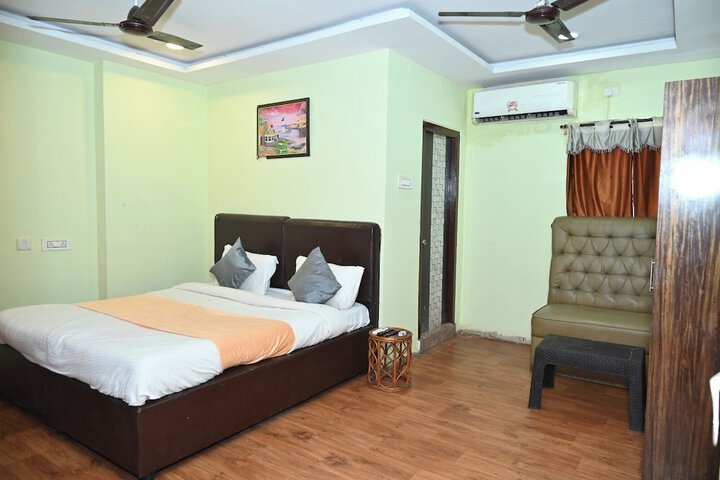 Room 7 of 16