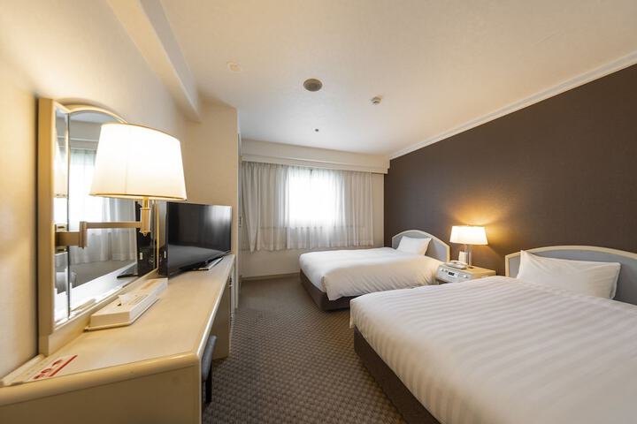 Room 10 of 24