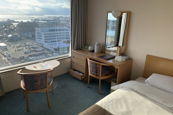 Room 11 of 104