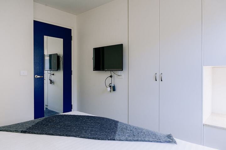 Room 10 of 38