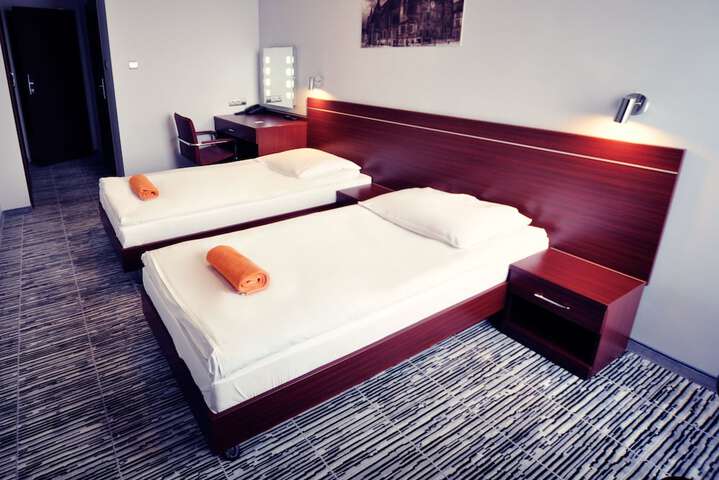 Room 4 of 73